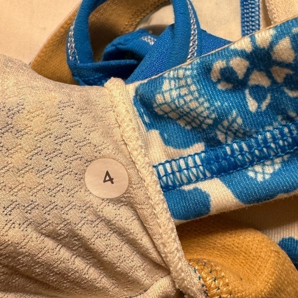 Lululemon No Limits Tank Sz 4 Beaming Blue Floral Built-In Bra - Picture 7 of 7